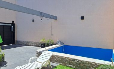 CASA RECICLADA - JARDIN, PILETA - APTO CREDITO