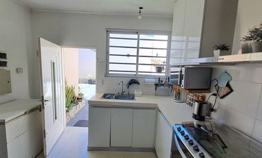 CASA RECICLADA - JARDIN, PILETA - APTO CREDITO