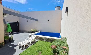 CASA RECICLADA - JARDIN, PILETA - APTO CREDITO