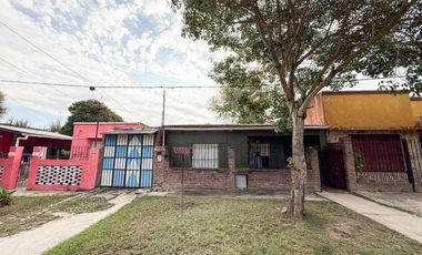 Casa en Venta en Villa Elisa 2 Dormitorios Patio