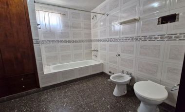 PH EN ALQUILER 4 AMBIENTES LANUS OESTE CENTRO.