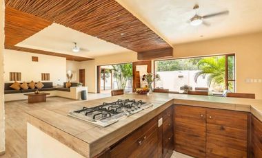 Casa con alberca y 5 habitaciones estilo hotel boutique en venta en Tulum, Amueblada