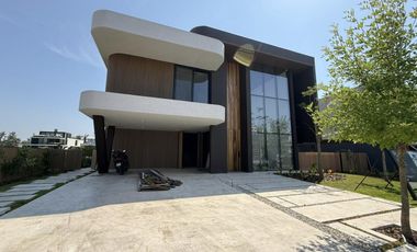 Casa en alquiler al rio, en barrio náutico El Yacht, Nordelta, Tigre