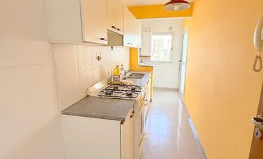 Departamento   2 amb con balcon corrido y cochera cubierta  . muy luminoso