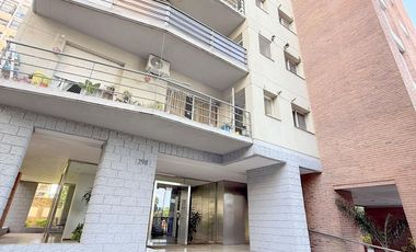 Departamento   2 amb con balcon corrido y cochera cubierta  . muy luminoso