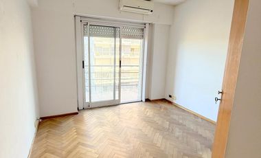 Departamento   2 amb con balcon corrido y cochera cubierta  . muy luminoso