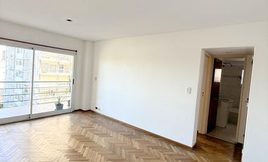 Departamento   2 amb con balcon corrido y cochera cubierta  . muy luminoso