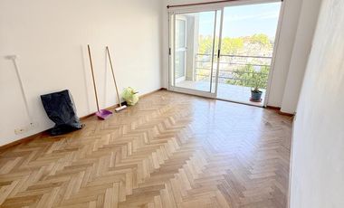 Departamento   2 amb con balcon corrido y cochera cubierta  . muy luminoso