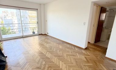 Departamento   2 amb con balcon corrido y cochera cubierta  . muy luminoso