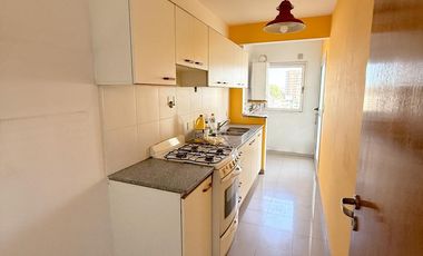 Departamento   2 amb con balcon corrido y cochera cubierta  . muy luminoso