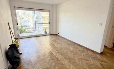 Departamento   2 amb con balcon corrido y cochera cubierta  . muy luminoso