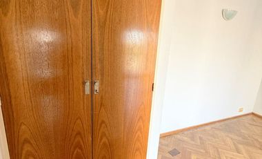 Departamento   2 amb con balcon corrido y cochera cubierta  . muy luminoso