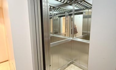 Departamento   2 amb con balcon corrido y cochera cubierta  . muy luminoso