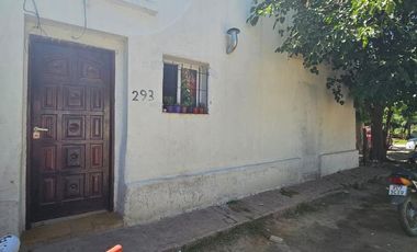 Casa en  ESQUINA SE VENDE