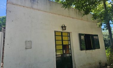 Casa en  ESQUINA SE VENDE