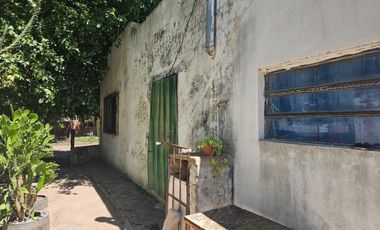 Casa en  ESQUINA SE VENDE