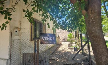 Casa en  ESQUINA SE VENDE