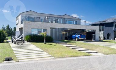 Casa en venta y alquiler - Barrio La Providencia, Canning