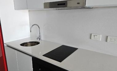 Hermoso monoambiente con mobiliario en Domus Parque