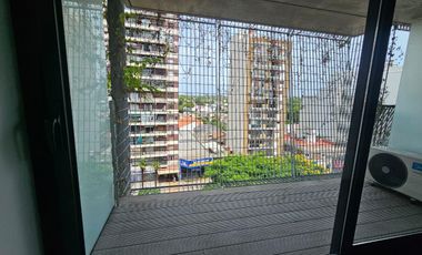 Hermoso monoambiente con mobiliario en Domus Parque