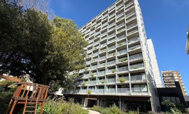 Hermoso monoambiente con mobiliario en Domus Parque