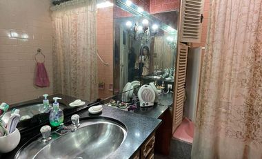 Casa en  venta de 4 ambientes con dos locales - Villa Dominico