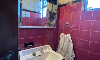 Casa en  venta de 4 ambientes con dos locales - Villa Dominico