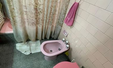 Casa en  venta de 4 ambientes con dos locales - Villa Dominico
