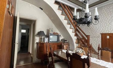 Casa en  venta de 4 ambientes con dos locales - Villa Dominico