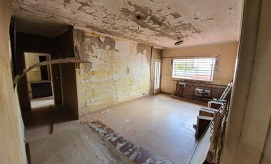 departamento a reciclar en primer piso con gran terraza 300 m2 totales