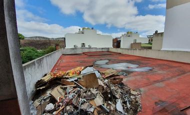 departamento a reciclar en primer piso con gran terraza 300 m2 totales