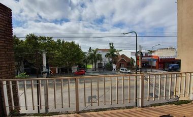 departamento a reciclar en primer piso con gran terraza 300 m2 totales