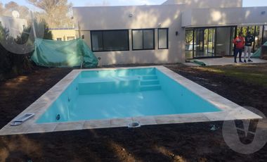 Casa en venta con renta - Barrio Santa Juana, Canning