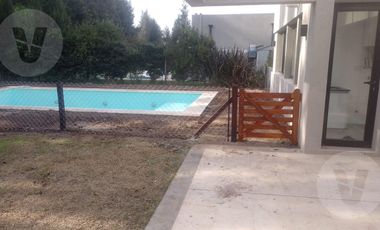 Casa en venta con renta - Barrio Santa Juana, Canning