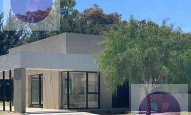 Casa en venta con renta - Barrio Santa Juana, Canning