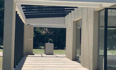 Casa en venta con renta - Barrio Santa Juana, Canning