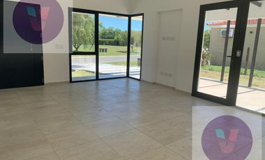 Casa en venta con renta - Barrio Santa Juana, Canning