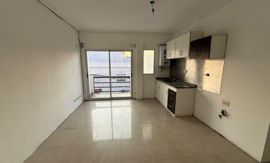 Departamento en  venta de 3 ambientes con balcon al frente - Villa Dominico