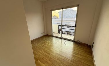 Departamento en  venta de 3 ambientes con balcon al frente - Villa Dominico