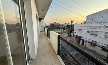 Departamento en  venta de 3 ambientes con balcon al frente - Villa Dominico