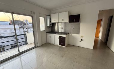 Departamento en  venta de 3 ambientes con balcon al frente - Villa Dominico
