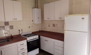 Casa en Alquiler en 4 Ambientes con Patio - Martinez