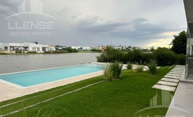 Casa en  venta 6 ambientes, vista laguna- Barrio Nuevo Quilmes