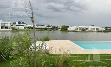 Casa en  venta 6 ambientes, vista laguna- Barrio Nuevo Quilmes