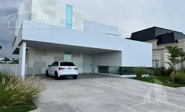 Casa en  venta 6 ambientes, vista laguna- Barrio Nuevo Quilmes