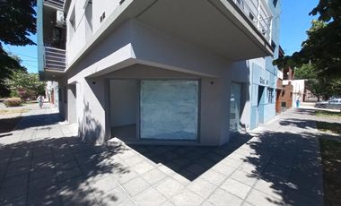 Local en esquina con renta en Banfield Este