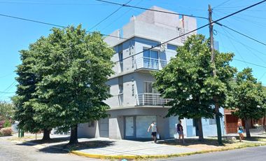 Local en esquina con renta en Banfield Este