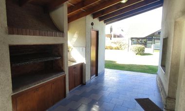 CASA SOBRE AMPLIO LOTE