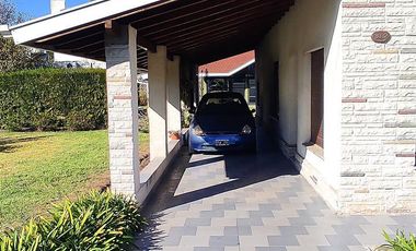 CASA SOBRE AMPLIO LOTE