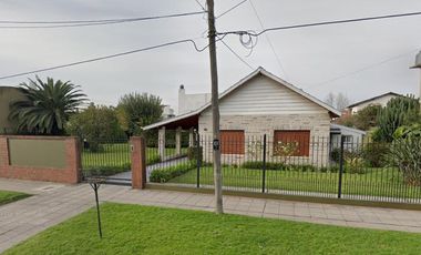 CASA SOBRE AMPLIO LOTE